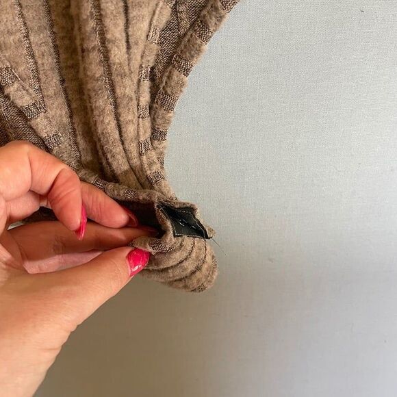 Small Brown Long Sleeve Bodysuit - Comfortable and Stylish Fit - Picture 3 of 5